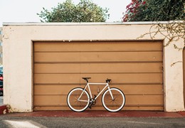 Comment acheter une porte de garage à mes mesures et pas cher?